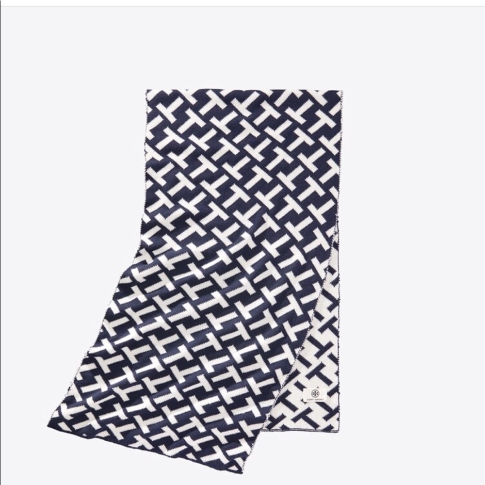 TORY BURCH SPORT PERFORMANCE MERINO JACQUARD SCARF IN NAVY